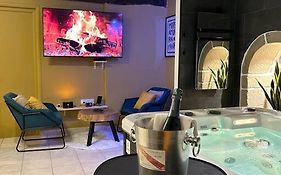 L'Etreinte, Gite De Charme Avec Jacuzzi Interieur Et Sauna